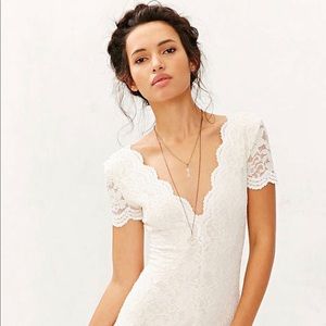 Kimchi Blue Scallop Lace Bodycon Dress in Ivory M